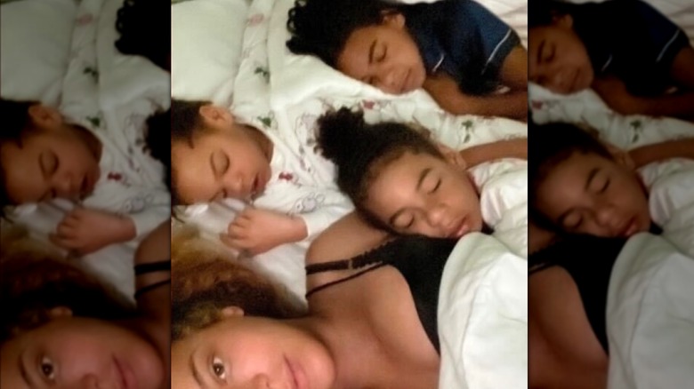 Beyoncé selfie sleeping with her three kids