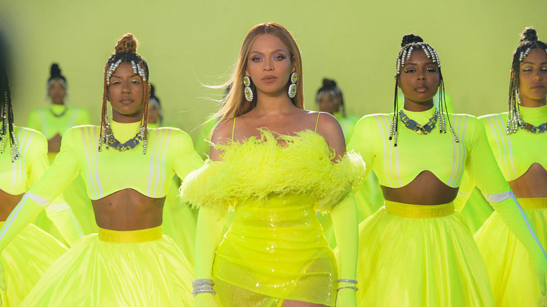 Beyoncé on stage with backup dancers in yellow