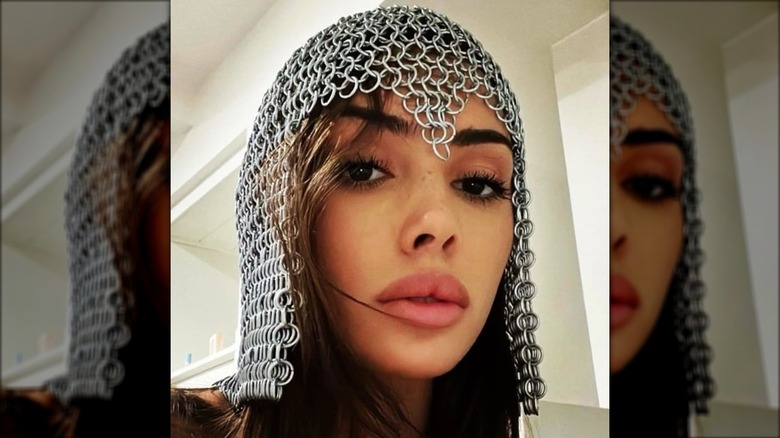 Bianca Censori wearing chainmail headpiece 