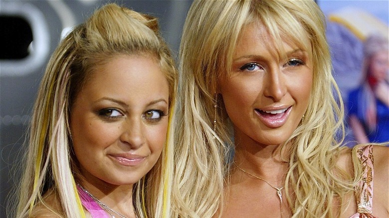 Nicole Richie and Paris Hilton posing