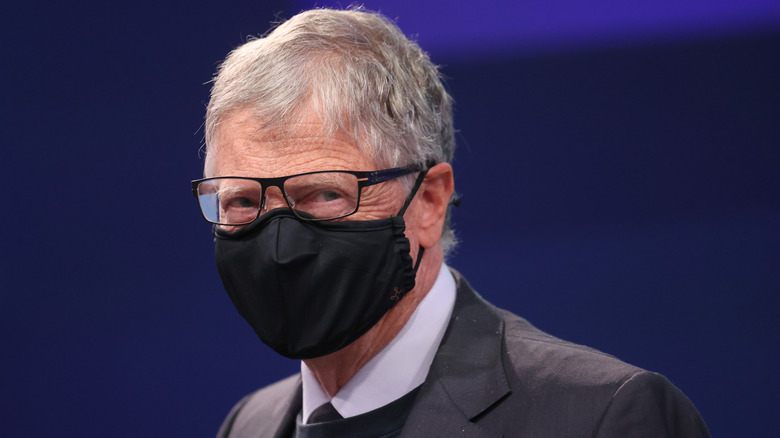 Bill Gates wearing a face mask