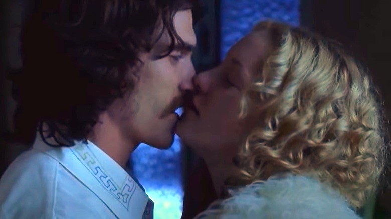 Billy Crudup kissing Kate Hudson