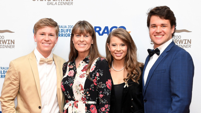 Robert, Terri, Bindi Irwin and Chandler Powell red carpet