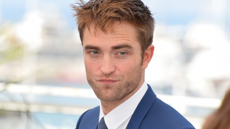 Robert Pattinson, lips pursed