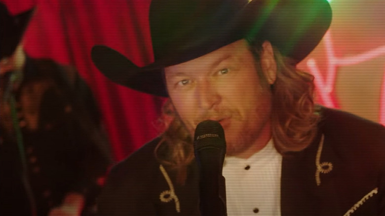 Blake Shelton in No Body music video