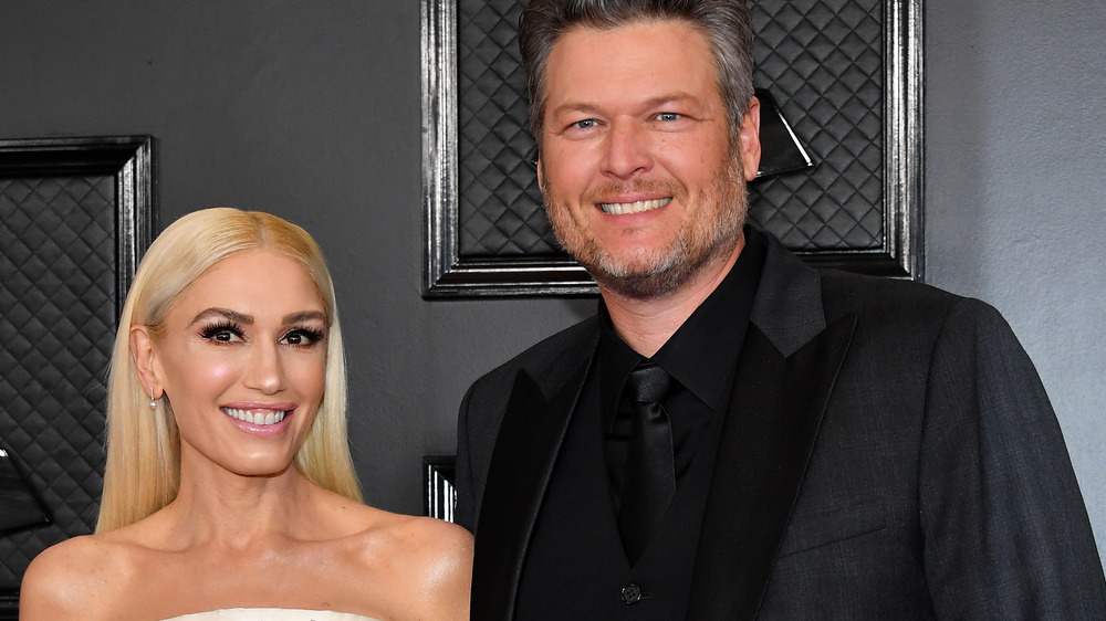 Gwen Stefani and Blake Shelton posing on the Grammys red carpet