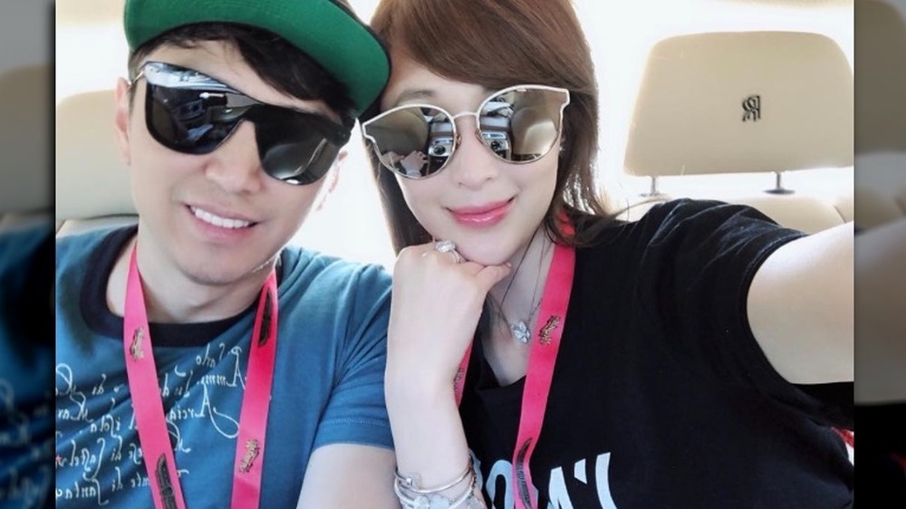 Cherie Chan and Jessey Lee posing for a selfie in the car