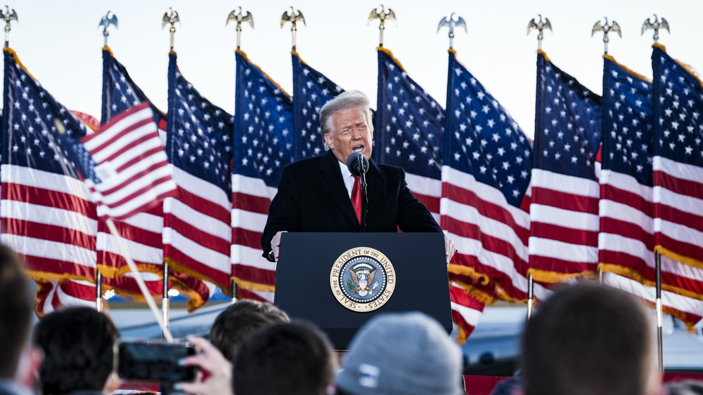 Donald Trump speaking to supporters 