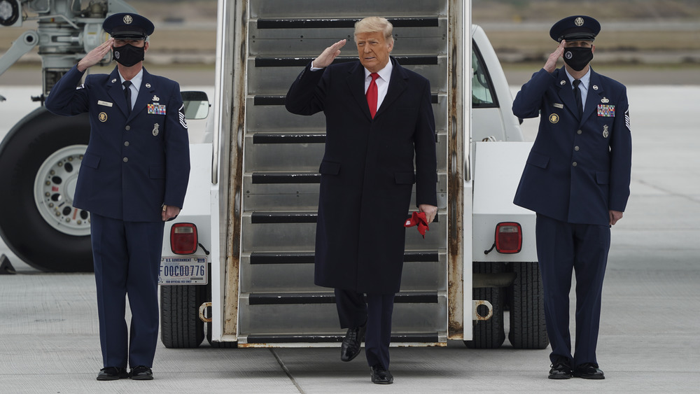 Donald Trump saluting Air Force One 