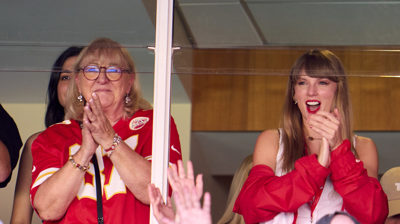 Donna Kelce and Taylor Swift cheering