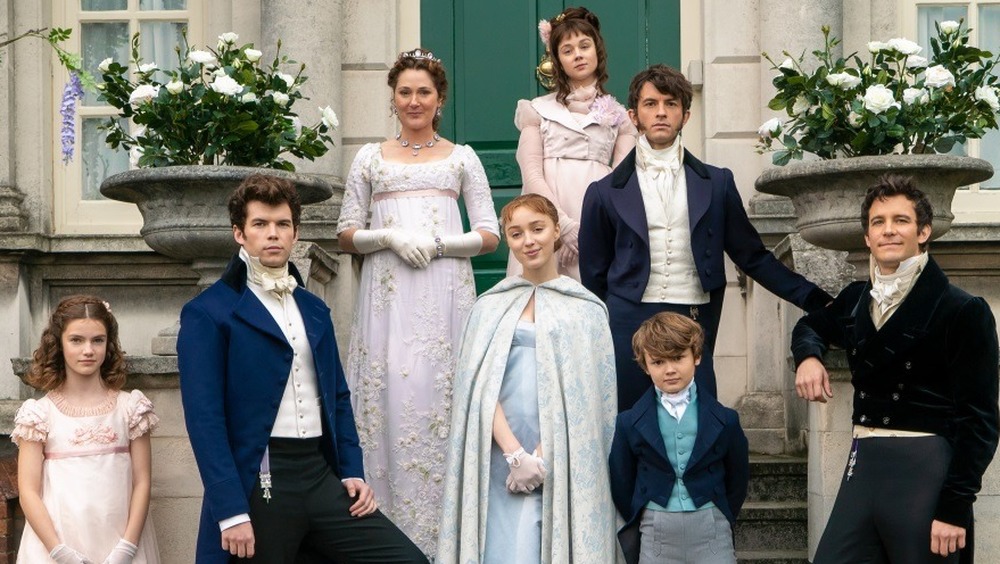 The cast of Bridgerton (including Luke Newton) posing together