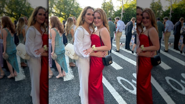 Brooke Shields Daughter Stuns At Prom In Mom S Throwback Dress