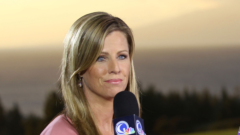 Kelly Tilghman holding microphone