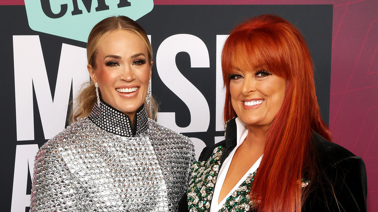 Carrie Underwood posing with Wynonna Judd