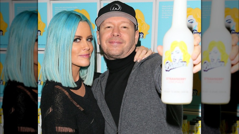 Donnie Wahlberg and Jenny McCarthy posing