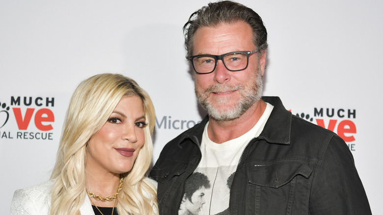 Tori Spelling and Dean McDermott smiling