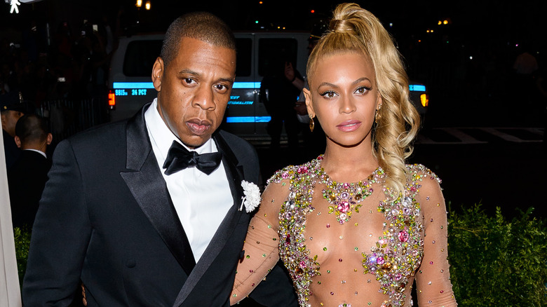 Beyoncé and Jay Z posing