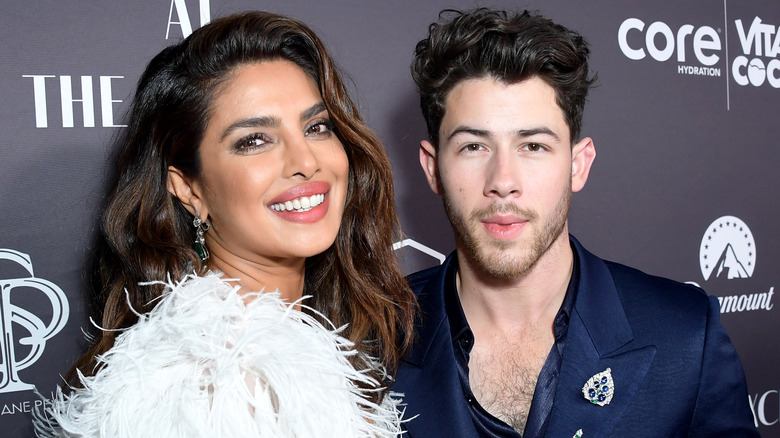 ​Priyanka Chopra and Nick Jonas posing