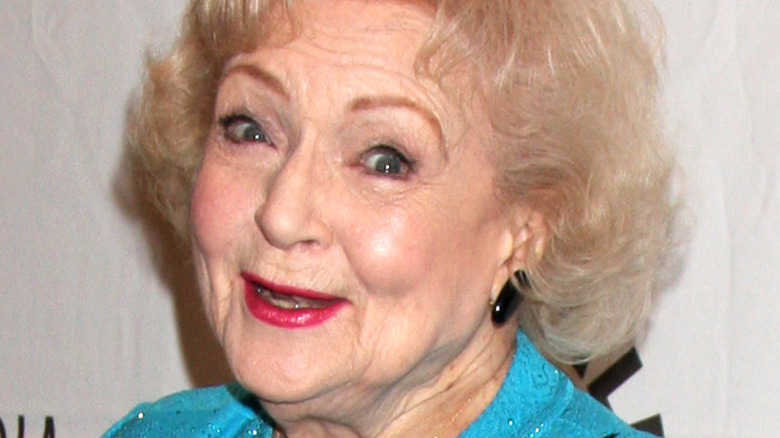 Betty White holds small animal during Greater Los Angeles Zoo Association's (GLAZA) 45th Annual Beastly Ball 2015