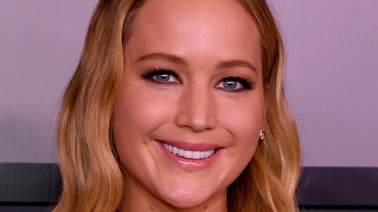 Jennifer Lawrence smiles pink lipstick