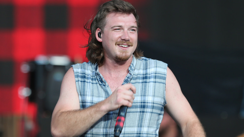 Morgan Wallen performing