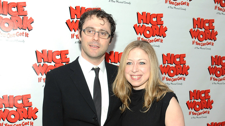 Chelsea Clinton and Mark Mezvinsky posing at an event