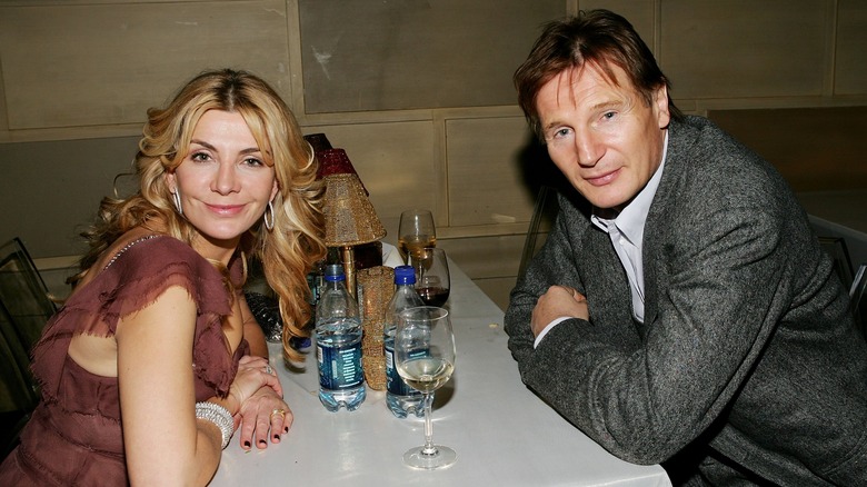 Natasha Richardson, Liam Neeson seated at table