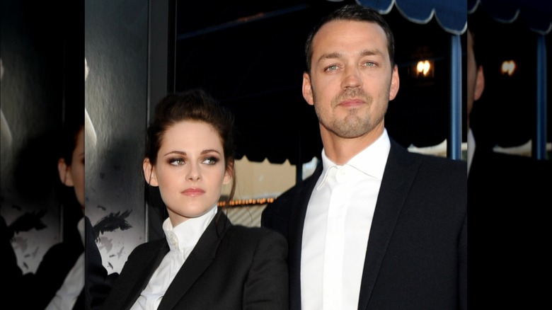 Kristen Stewart and Rupert Sanders posing