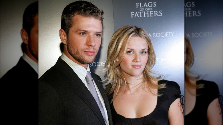 Ryan Phillippe and Reese Witherspoon posing