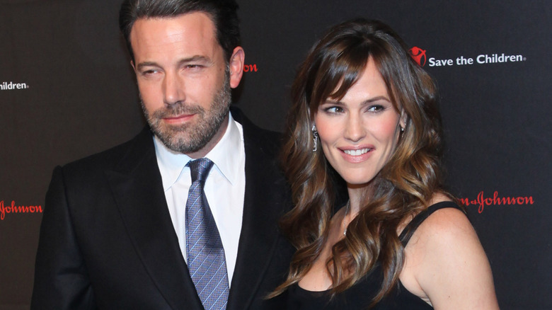 Ben Affleck and Jennifer Garner posing