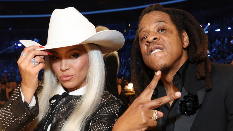 Jay-Z and Beyonce posing at the Grammys