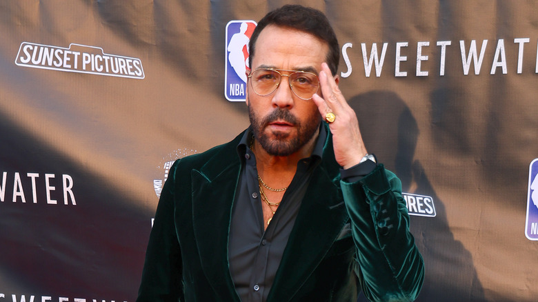 Jeremy Piven green velvet jacket