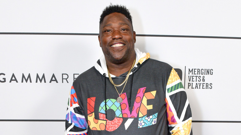 Warren Sapp smiles on a red carpet