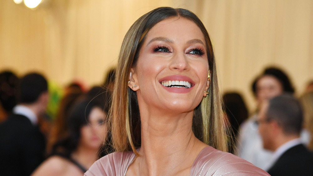 Gisele Bundchen smile