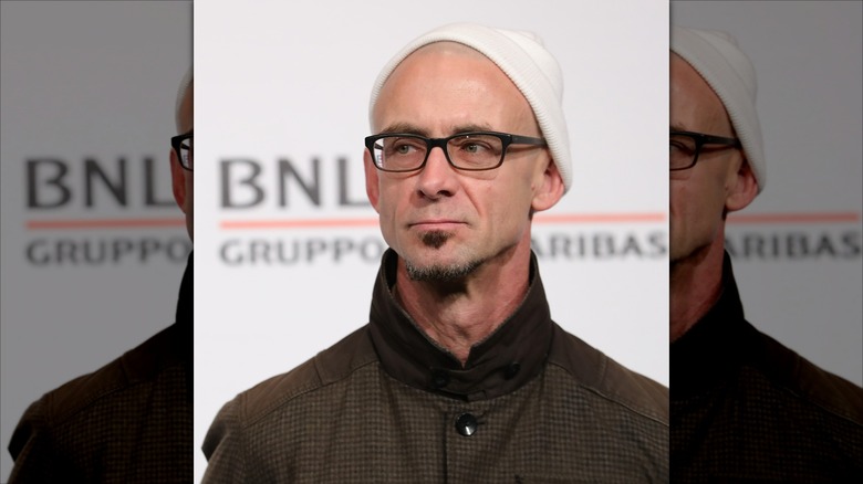 Chuck Palahniuk posing