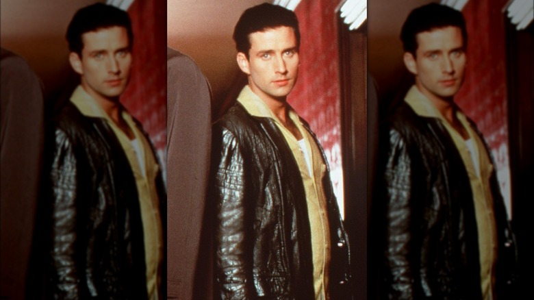 Glenn Quinn posing