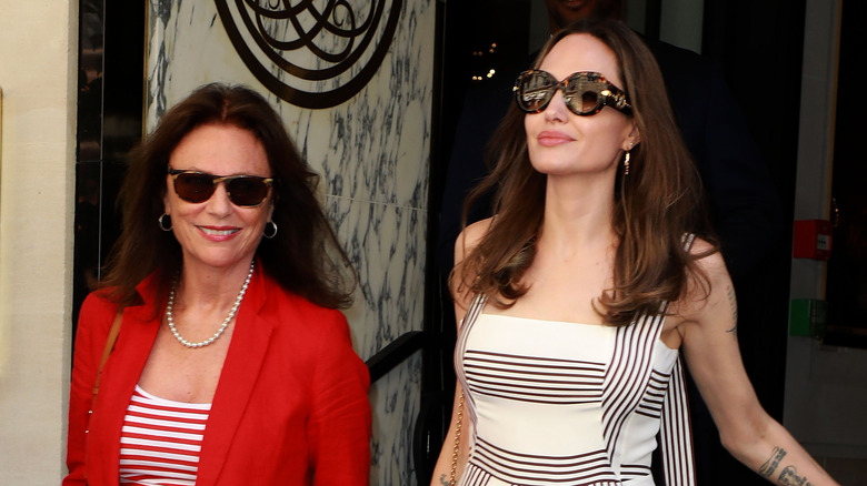  Jacqueline Bisset and Angelina Jolie wearing sunglasses