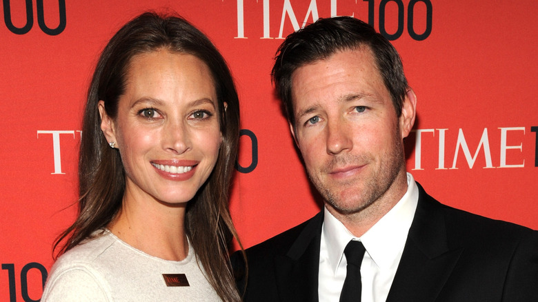 Christy Turlington and Ed Burns smiling