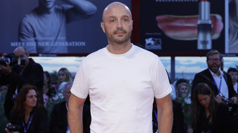 Joe Bastianich posing at event