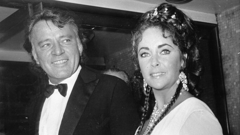 Elizabeth Taylor walking with Richard Burton