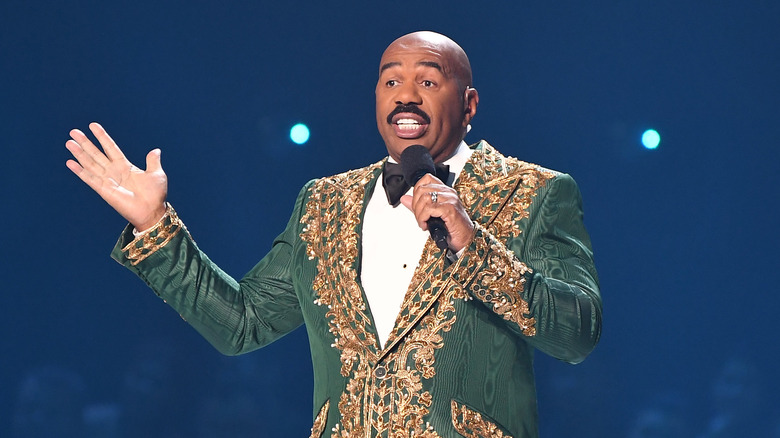 Steve Harvey on stage 