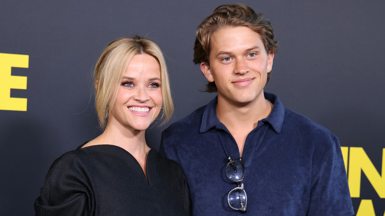 Reese Witherspoon, Deacon Phillippe smiling