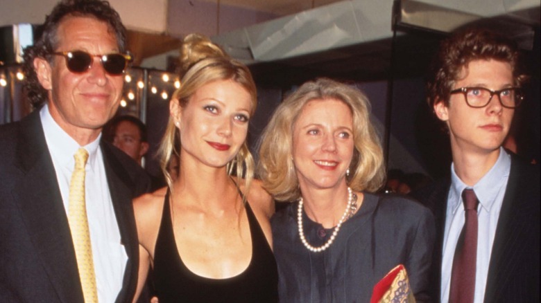 Gwyneth Paltrow posing with her family 