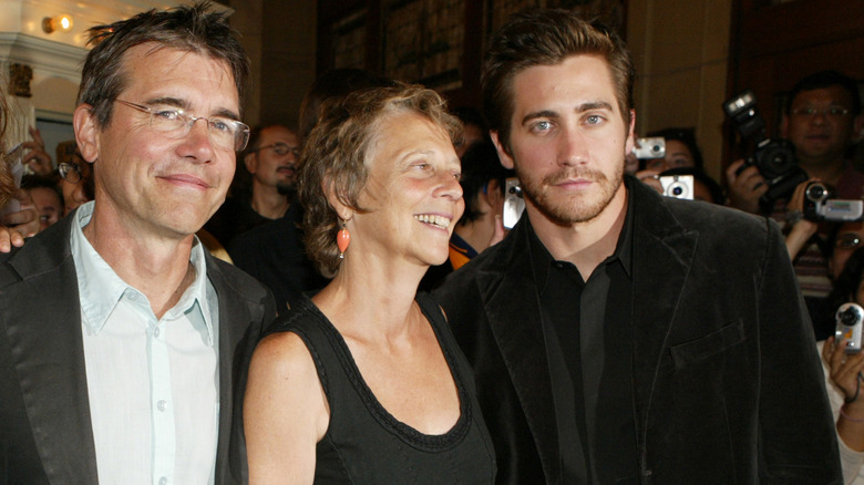 Jake Gyllenhaal and his parents smiling 