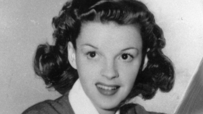 Judy Garland posing for a picture