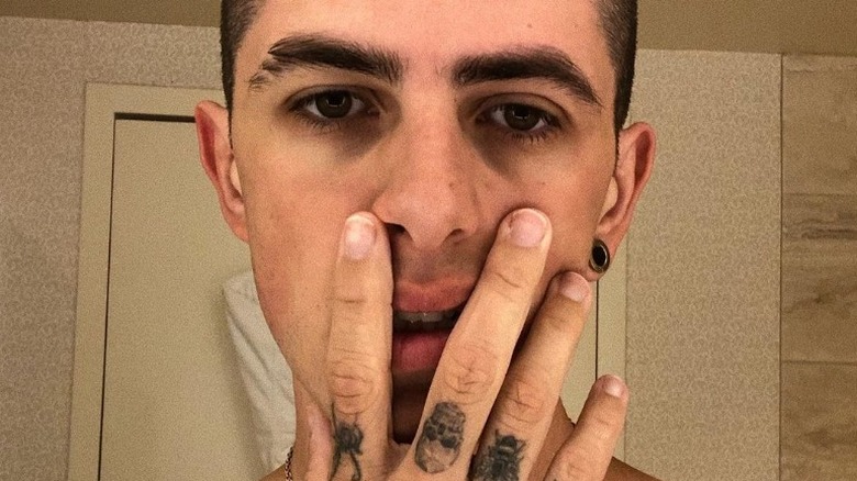 Sam Pepper takes selfie 