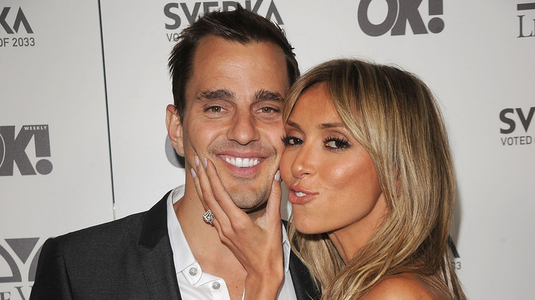 Giuliana Rancic squeezing Bill Rancic's face