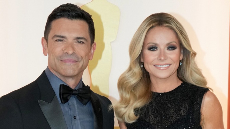 Mark Consuelos, Kelly Ripa smiling