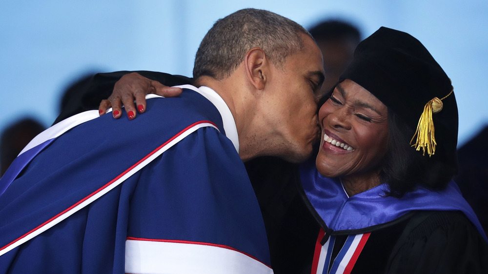 President Barack Obama kisses Cicely Tyson