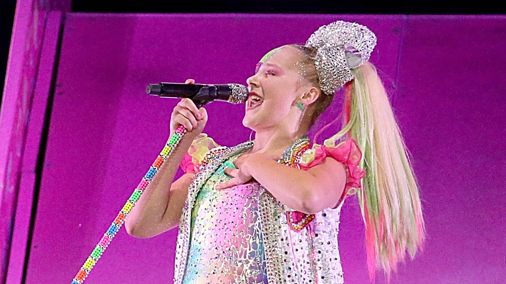 JoJo Siwa performing live